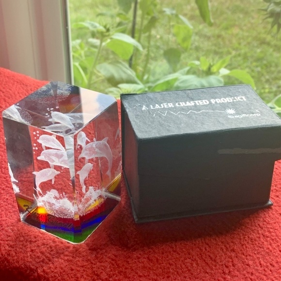3D Laser Etched Crystal Cube Paperweight Dolphins Swimming Seaweed Kure Beach NC - Picture 13 of 13